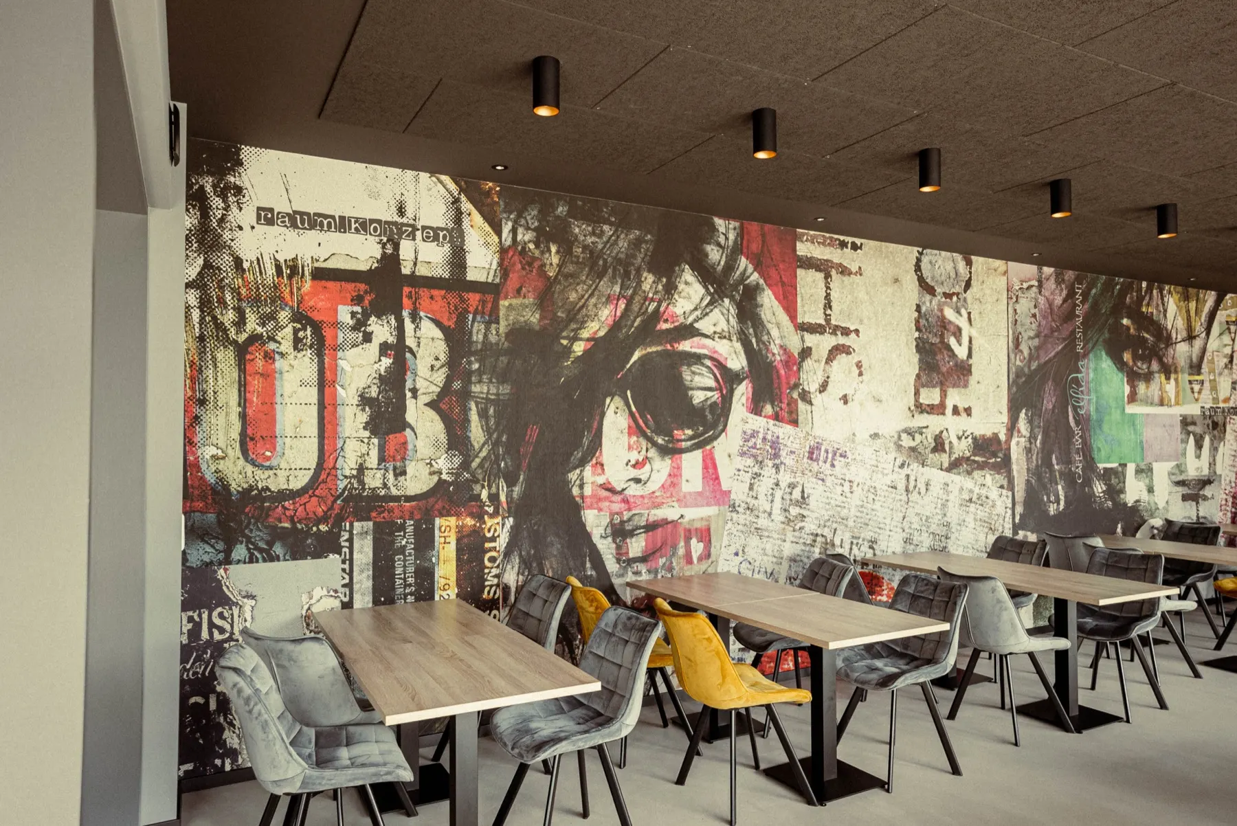 Großflächige Wandgestaltung mit Design-Motiv